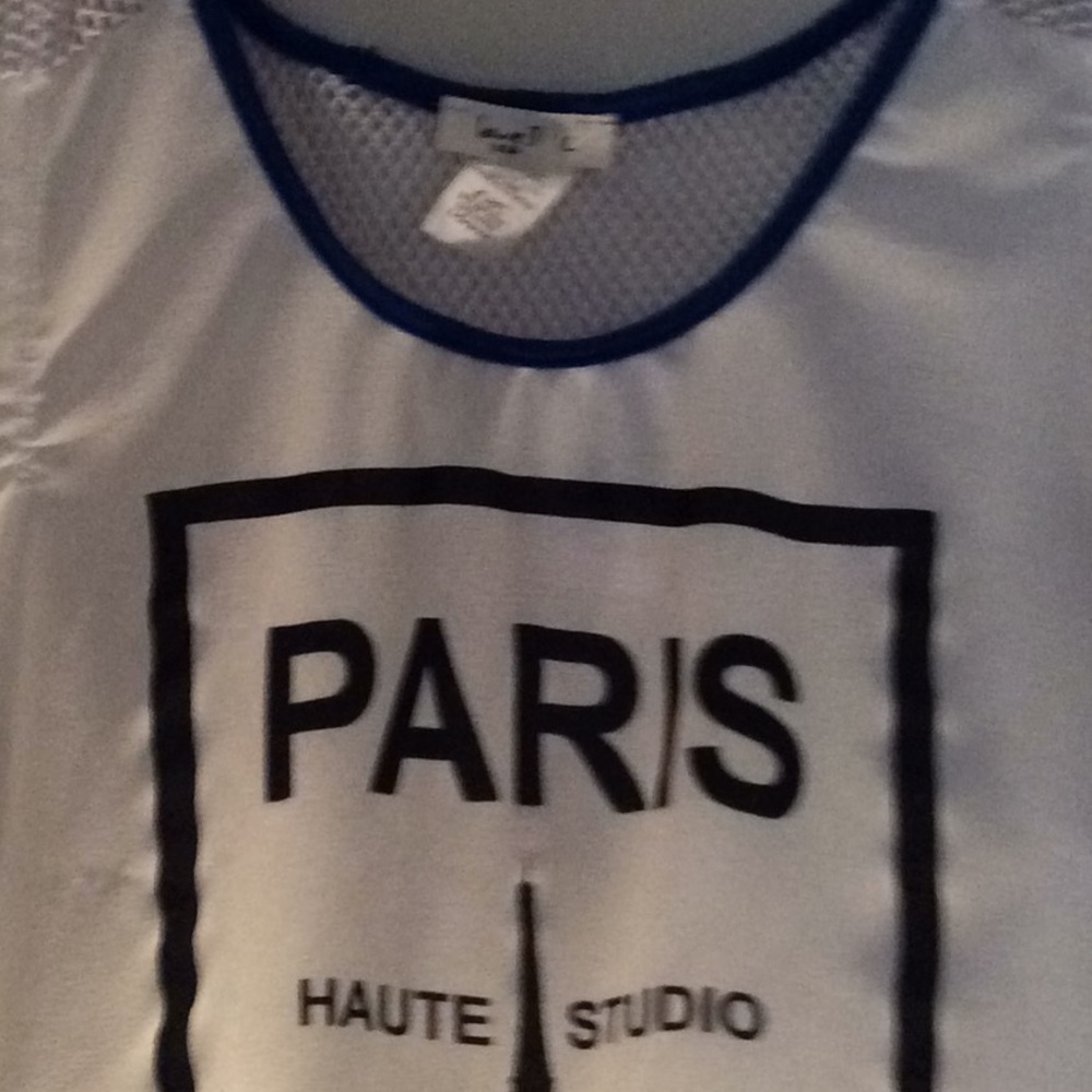 🎀NWT mesh Paris top🎀